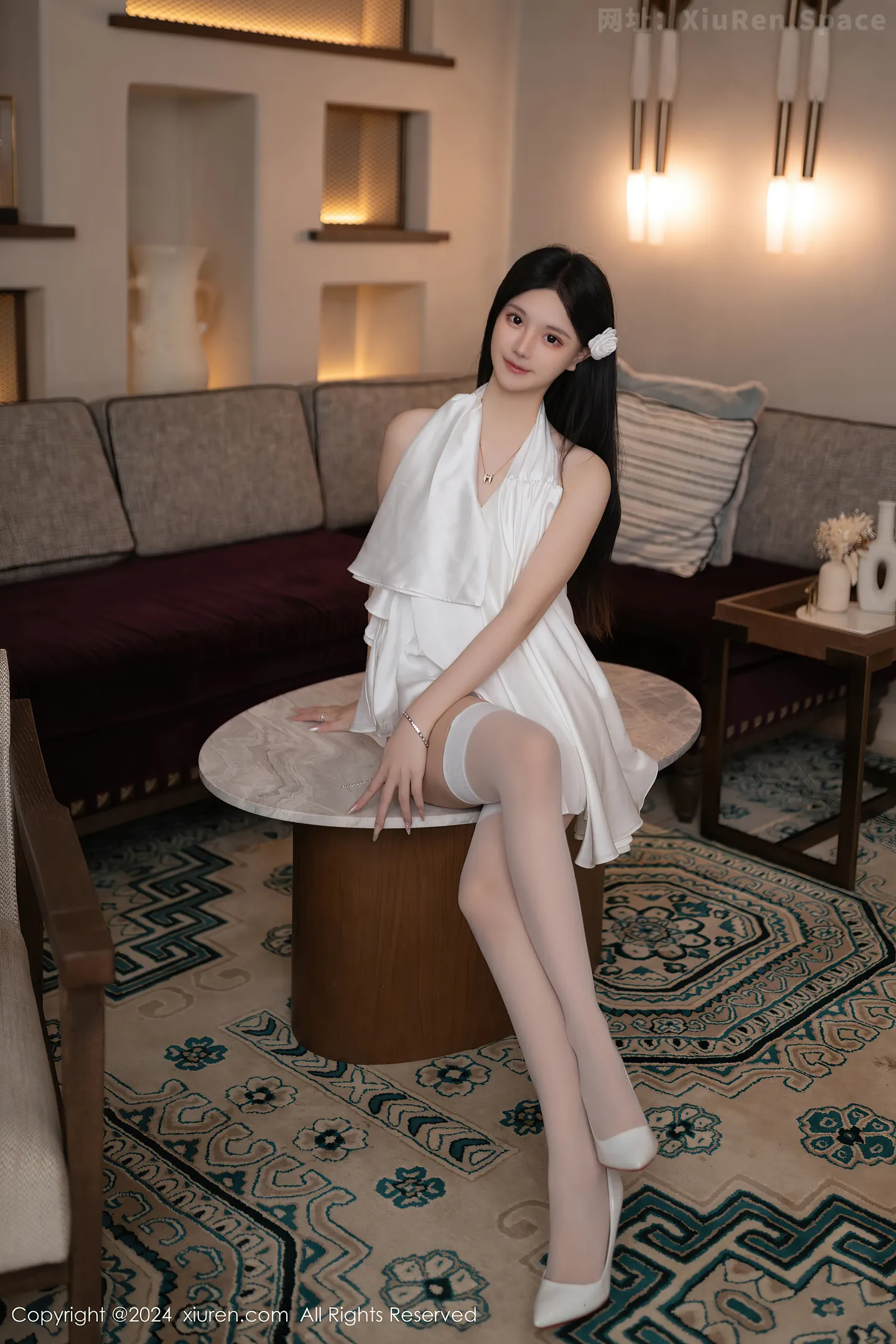 图片[2]-[XiuRen秀人网]VOL.8890 模特幼幼白色连衣裙配白丝袜露性感钻石内衣秀完美身材诱惑写真80P-秀人网官方网站